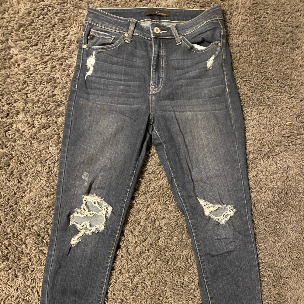 KanCan distressed skinny jeans size 27